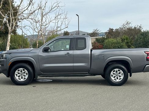 Used 2024 Nissan Frontier SV w/ Technology Package RWD image 7