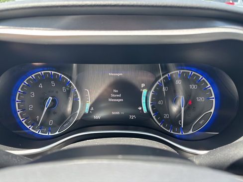 Used 2024 Chrysler Pacifica Touring-L FWD image 51
