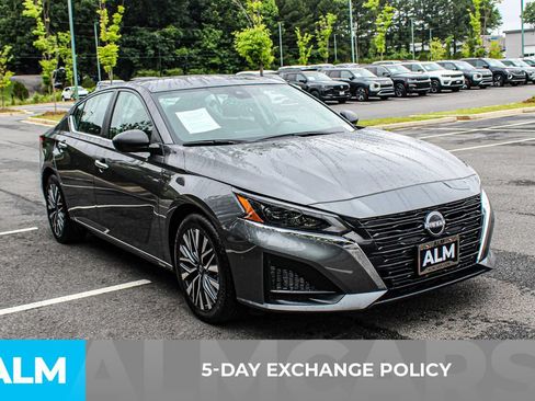 Used 2025 Nissan Altima 2.5 SV FWD image 3
