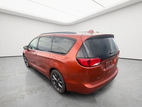 Used 2018 Chrysler Pacifica Touring-L Plus FWD image 25