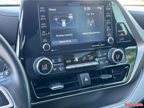 Used 2022 Toyota Highlander LE FWD image 26