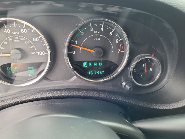 Used 2016 Jeep Wrangler Unlimited Sahara w/ Connectivity Group AWD/4WD image 19
