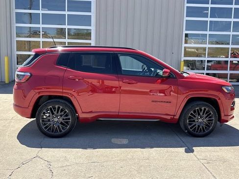 Used 2022 Jeep Compass Limited AWD/4WD image 2