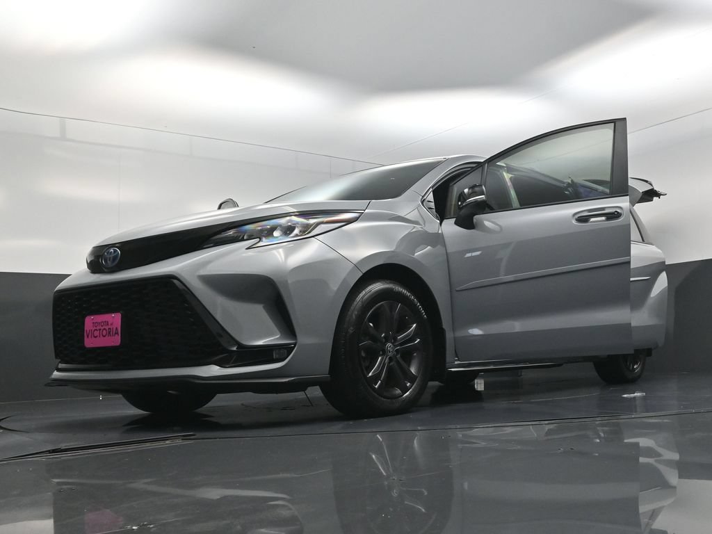 Used 2025 Toyota Sienna XSE w/ XSE Premium Package AWD/4WD image 30