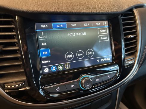 Used 2019 Chevrolet Trax LT w/ LT Convenience Package AWD/4WD image 12