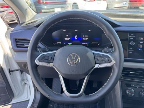 Used 2022 Volkswagen Taos SE w/ Panoramic Sunroof Package FWD image 20