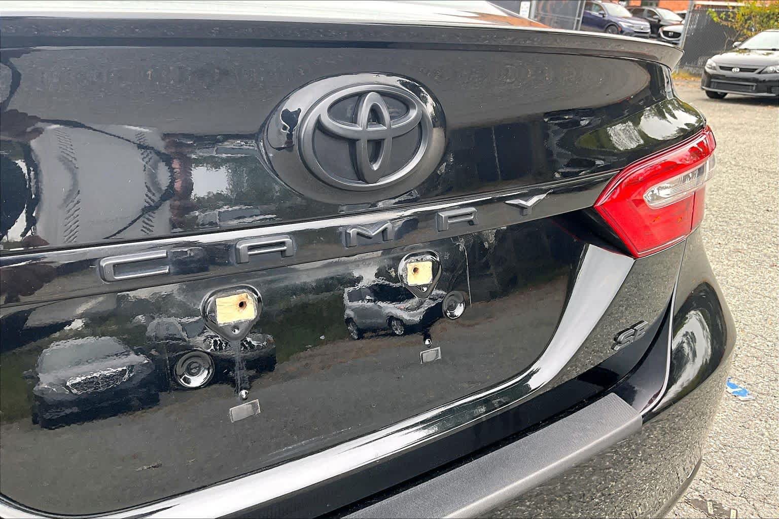Used 2020 Toyota Camry SE w/ Convenience Package FWD image 10