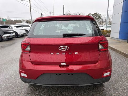 Certified 2025 Hyundai Venue SE image 6