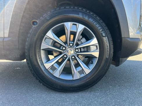 Used 2025 Chevrolet Equinox LT AWD/4WD image 4