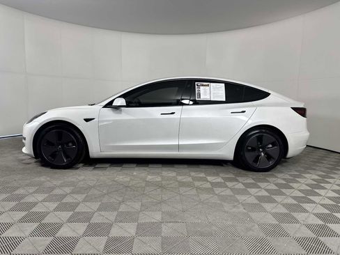 Used 2021 Tesla Model 3 Standard Range Plus image 5
