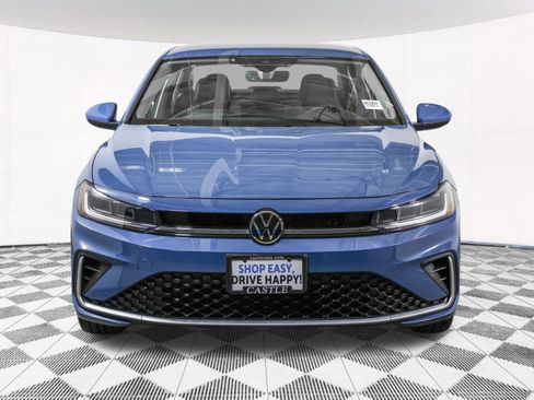 Used 2025 Volkswagen Jetta SE w/ Black Wheel Package image 10