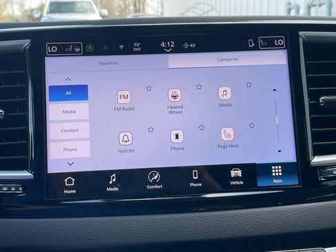 Used 2025 Chrysler Pacifica Select image 46