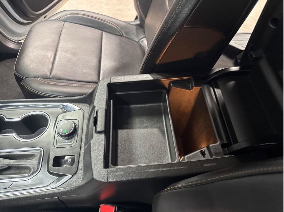 Used 2019 Chevrolet Traverse LT w/ LT Premium Package AWD/4WD image 27