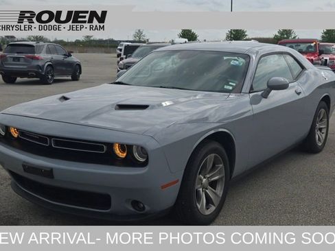 Used 2021 Dodge Challenger SXT w/ Driver Convenience Group RWD image 1