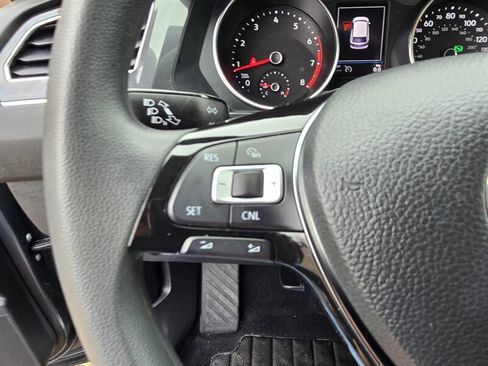 Used 2018 Volkswagen Tiguan S image 13