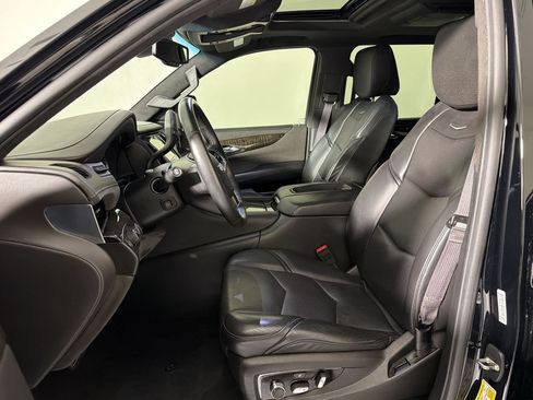 Used 2016 Cadillac Escalade Platinum AWD/4WD image 4