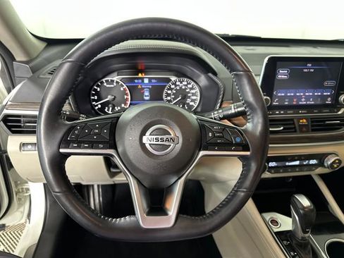 Used 2020 Nissan Altima 2.0 Platinum FWD image 14