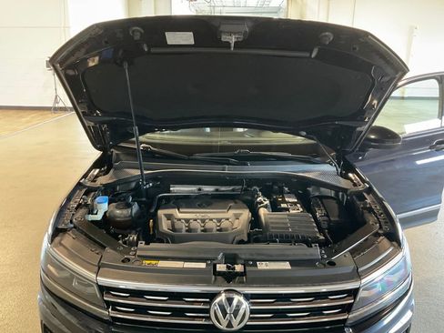 Used 2018 Volkswagen Tiguan SEL Premium image 12