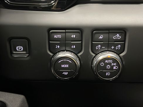 Used 2026 GMC Sierra 1500 AT4 w/ AT4 Premium Package AWD/4WD image 36