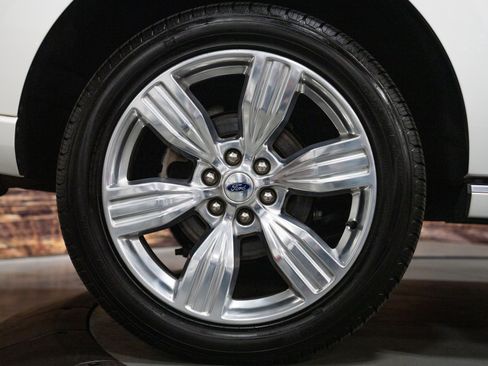 Used 2023 Ford Expedition Platinum image 6