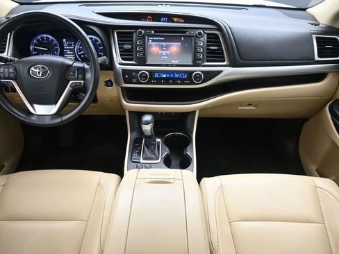 Used 2018 Toyota Highlander XLE FWD image 23