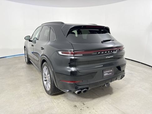 Certified 2025 Porsche Cayenne image 3