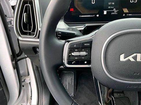 Certified 2025 Kia Sorento S w/ Panoramic Sunroof Package image 17