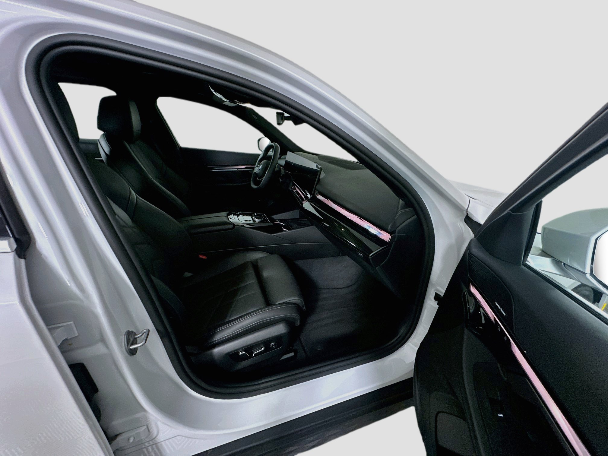 Used 2025 BMW i5 eDrive40i RWD image 32