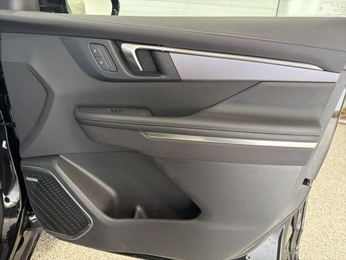 Used 2025 Buick Enclave Sport Touring AWD/4WD image 20