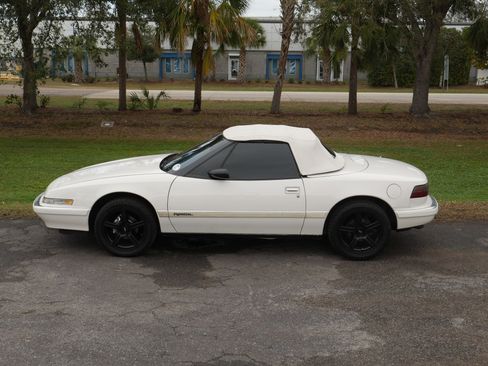Used 1990 Buick Reatta Convertible image 17