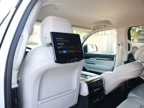 Used 2023 Jeep Wagoneer L 4WD w/ Rear Seat Video Group 1 image 33