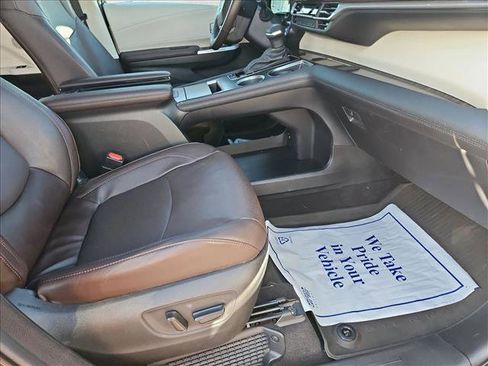 Used 2024 Toyota Sienna Platinum image 22