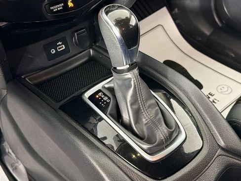 Used 2018 Nissan Rogue S image 16