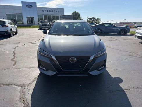 Used 2022 Nissan Sentra SR w/ SR Premium Package FWD image 2