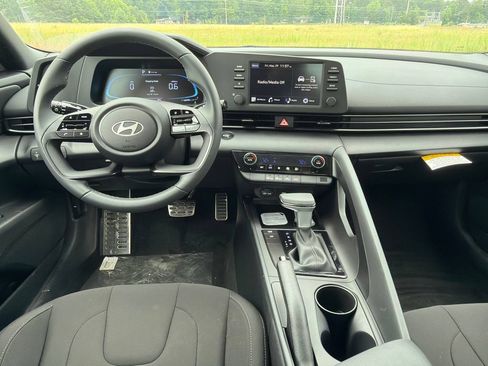 New 2026 Hyundai Elantra Sport FWD image 22