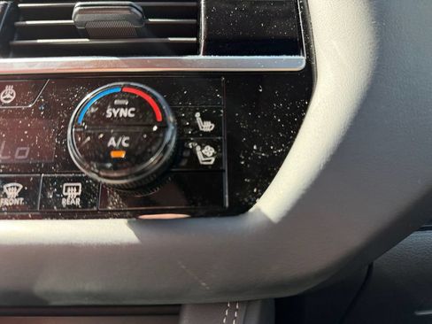 Used 2025 Nissan Pathfinder Platinum AWD/4WD image 30