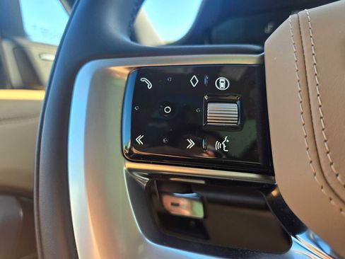 Used 2025 Land Rover Range Rover SE image 33