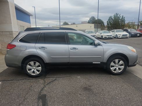 Used 2011 Subaru Outback 2.5i Premium w/ All-Weather Pkg AWD/4WD image 8