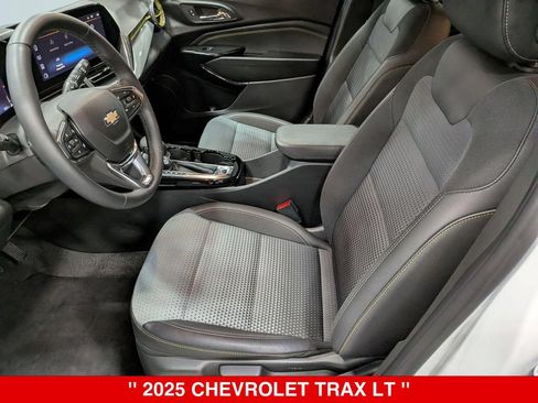 Used 2025 Chevrolet Trax LT w/ Driver Confidence Package FWD image 12