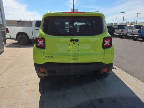 Used 2018 Jeep Renegade Altitude w/ UConnect 8.4 Nav Group AWD/4WD image 8