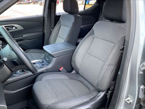 Certified 2023 Chevrolet Traverse LT w/ Rear Camera Mirror Package image 8