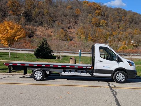 Used 2023 Ford E-Transit image 4