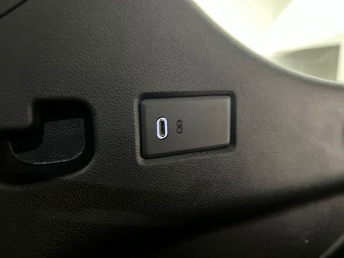 Used 2025 Chevrolet Tahoe Z71 image 31