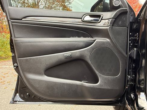 Used 2020 Jeep Grand Cherokee Overland image 11