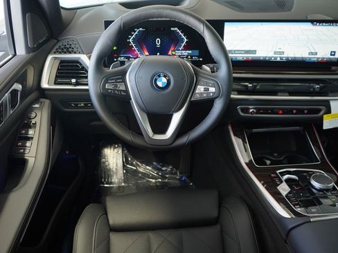 New 2026 BMW X5 xDrive50e image 17
