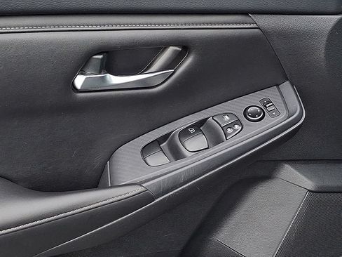 Used 2023 Nissan Sentra SV FWD image 14
