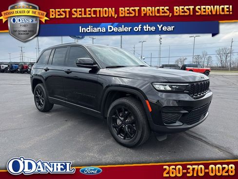 Used 2024 Jeep Grand Cherokee Altitude AWD/4WD image 1