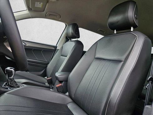 Used 2022 Volkswagen Tiguan SE FWD image 15
