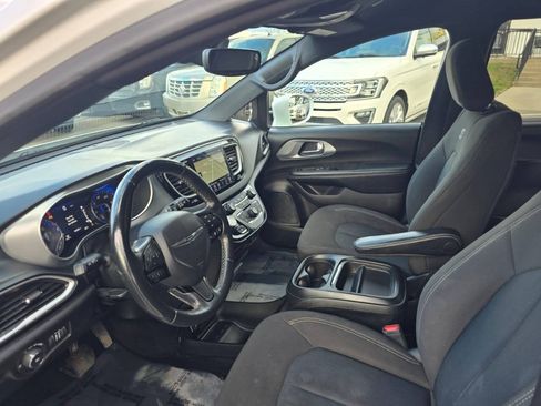 Used 2020 Chrysler Pacifica Touring w/ Advanced Safetytec Group FWD image 54