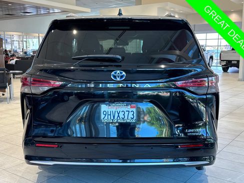Certified 2023 Toyota Sienna Limited FWD image 5